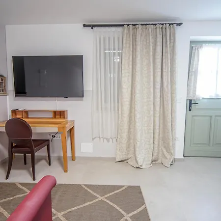 Ad Finem Vilae Apartment *