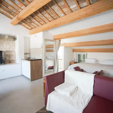 Ad Finem Vilae Apartment *
