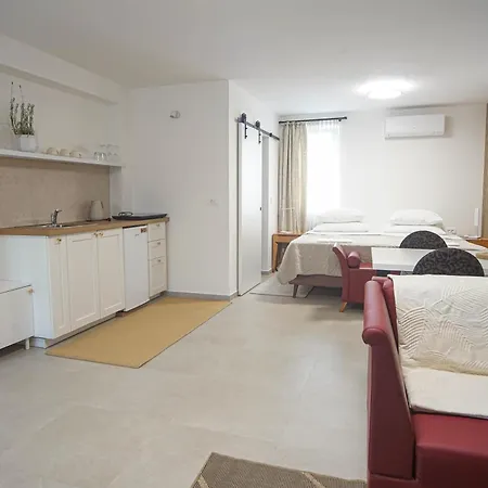 Ad Finem Vilae Apartment *