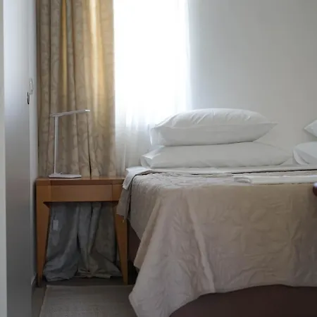 Ad Finem Vilae Apartment *